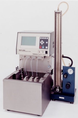 دستگاه مدل AVP 30-D  سیستم آزمایشگاهی اتوماتیک جهت آنالیز  فشار بخار Reid  در مایعات نفتی , بنزین , برش های هیدرو کربنی و سایر نمونه های مشابه می باشد ساخت شرکت تاناکا ژاپن