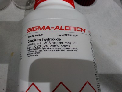 سدیم هیدروکسید 1 کیلوئی کد 30620-M