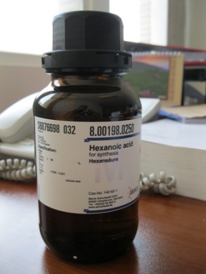 هگزانوئیک اسید (کاپروئیک اسید)250 میلی کد 800198 مرک آلمان