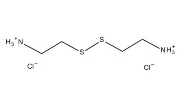 تصویر بسته‌بندی سیستامین دی هیدروکلرید (Cystamine Dihydrochloride) با کد محصول 8.02834 از کمپانی Sigma-Aldrich. این محصول به‌صورت پودر کریستالی سفید رنگ و با خلوص بالا عرضه می‌شود. سیستامین دی هیدروکلرید یک ترکیب شیمیایی پرکاربرد در تحقیقات بیوشیمیایی و سنتزهای آزمایشگاهی است که عمدتاً برای شکستن پیوندهای دی‌سولفیدی در پروتئین‌ها و مطالعات سلولی استفاده می‌شود. بسته‌بندی این محصول مطابق با استانداردهای بین‌المللی و مناسب برای استفاده در آزمایشگاه‌های تحقیقاتی است.