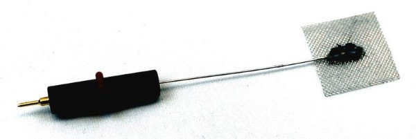 الکترود مش پلاتین آزمایشگاهی با سیم ظریف و اتصال سوزنی، مناسب الکتروشیمی و تست‌های الکترود پلاتین مش 2×2 سانتی‌متر سیگما آلدریچ.